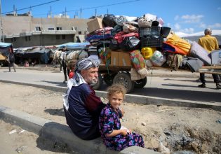 «Χάος» στη Ράφα καθώς οι Παλαιστίνιοι την εγκαταλείπουν – «Θανατική καταδίκη» το κλείσιμο του περάσματος