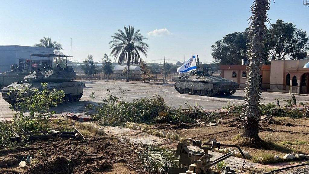 Πόλεμος στη Γάζα: «Μπαλάκι» οι ευθύνες για το πέρασμα στη Ράφα – Αντιδρά στις κατηγορίες του Ισραήλ η Αίγυπτος