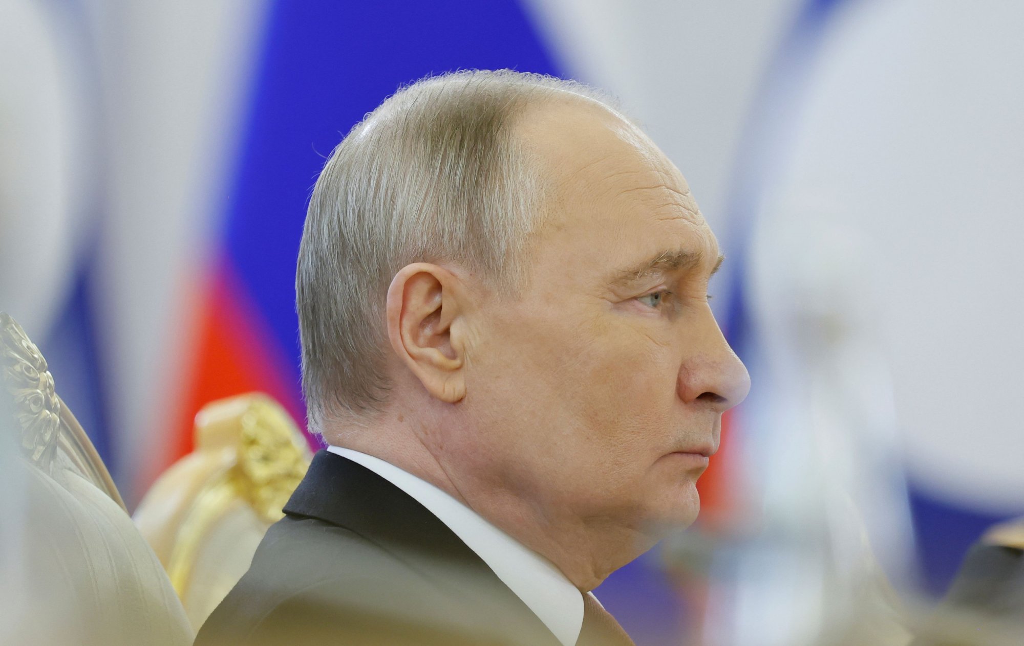 Βλαντιμίρ Πούτιν: Ποιος λαός μοιάζει… ερωτευμένος με τον ρώσο πρόεδρο;
