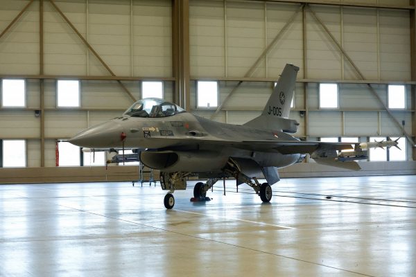 Ουκρανία: Αγώνας δρόμου για τον Ζελένσκι – Πότε θα παραλάβει τα F-16