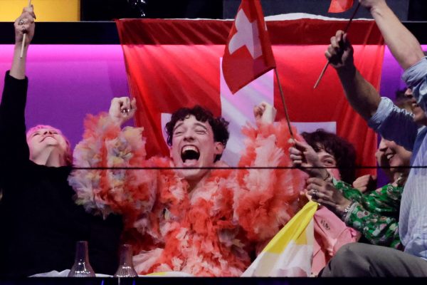 Το Nemo από την Ελβετία σήκωσε το κύπελλο της Eurovision - Η θέση της Ελλάδας