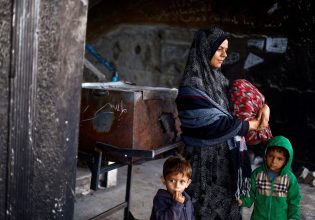 Γάζα: Παλαιστίνιες μητέρες υποφέρουν από τραυματισμούς και παλεύουν με τον πόνο της απώλειας των παιδιών τους