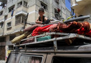 Live: Σφοδροί βομβαρδισμοί και συγκρούσεις στη νότια Γάζα – Εκατοντάδες χιλιάδες Παλαιστίνιοι εγκαταλείπουν τη Ράφα