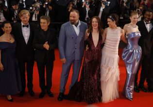 Γιώργος Λάνθιμος, Έμα Στόουν και όλο το καστ του «Kinds of Kindness» μαζί στο κόκκινο χαλί των Καννών