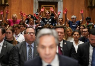 ΗΠΑ: Γερουσιαστές, διαδηλωτές επιτίθενται στον Μπλίνκεν για την πολιτική της κυβέρνησης Μπάιντεν στη Γάζα