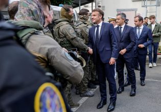 Στη Νέα Καληδονία ο Μακρόν – Στόχος η επιστροφή «στην ειρήνη» και «την ασφάλεια»