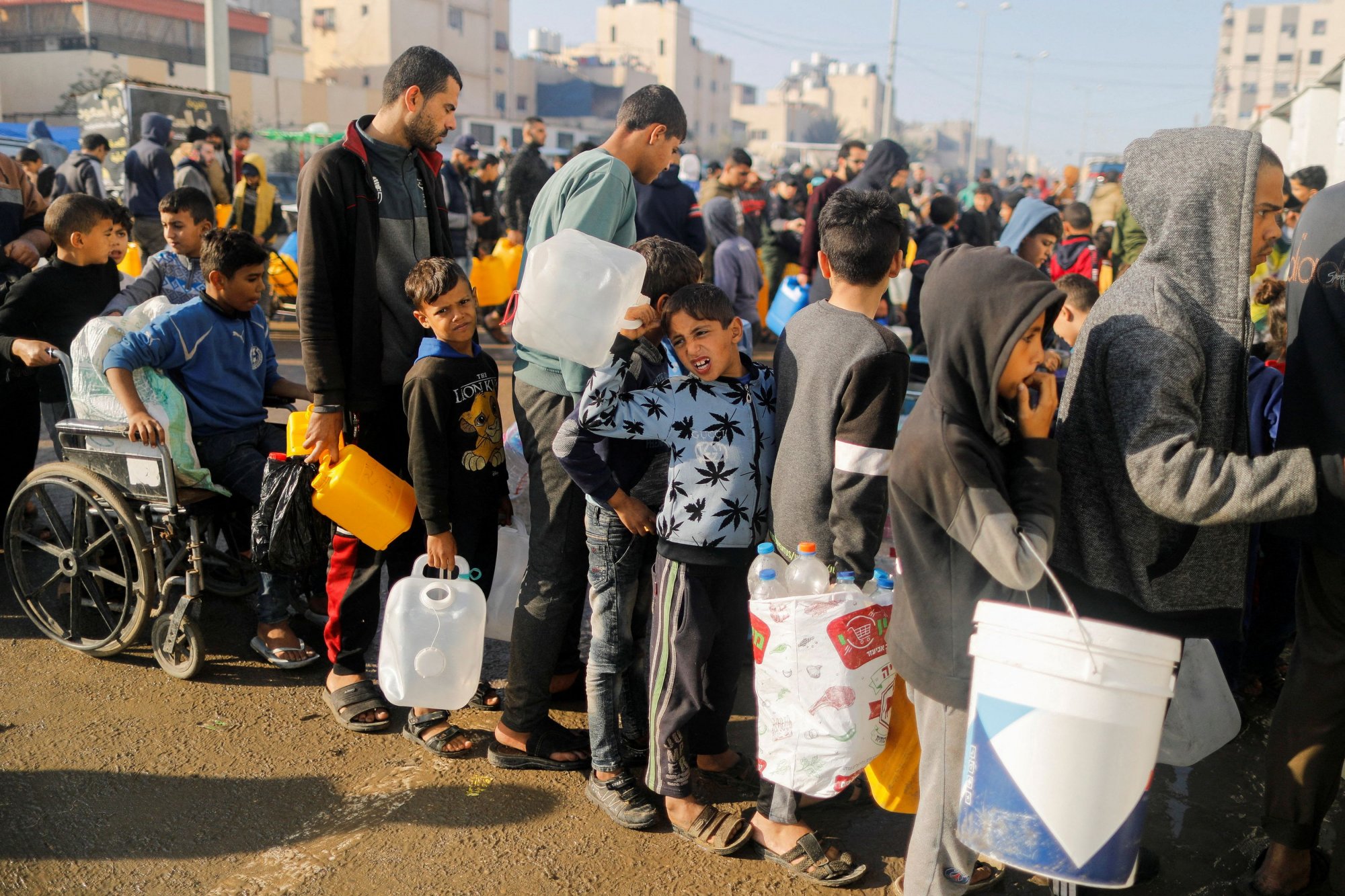 Γάζα: Φορτηγά με βοήθεια εισέρχονται στον θύλακα από το Κερέμ Σαλόμ – Επιφυλακτικός ο ΟΗΕ
