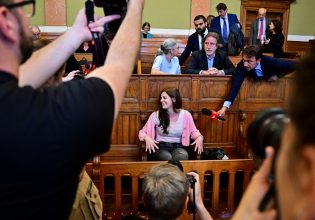 Ουγγαρία: Ξεκινά η δίκη της Ιταλίδας αντιφασίστριας δασκάλας που κατηγορείται πως ξυλοκόπησε 3 νεοναζί