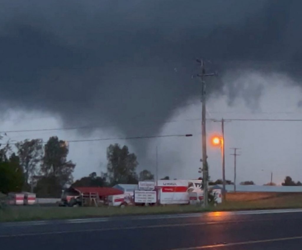 ΗΠΑ: Τουλάχιστον 18 άνθρωποι έχασαν τη ζωή τους από τους φονικούς ανεμοστρόβιλους