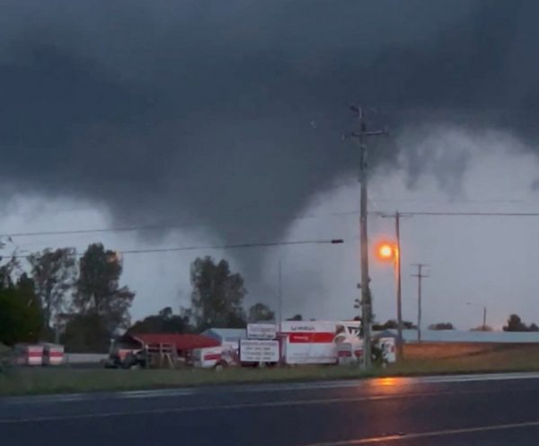 ΗΠΑ: Τουλάχιστον 18 άνθρωποι έχασαν τη ζωή τους από τους φονικούς ανεμοστρόβιλους