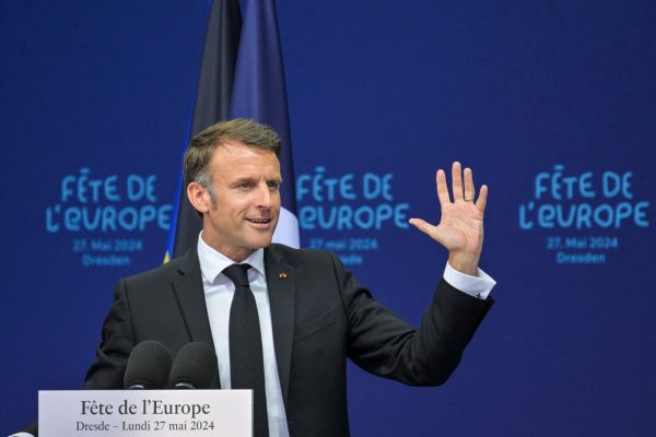 Γαλλία: Απέναντι στη ρωσική απειλή, η Ευρώπη πρέπει να μεριμνήσει για την άμυνά της, δηλώνει ο Μακρόν