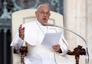 Πάπας Φραγκίσκος: Σάλος μετά προσβλητικό όρο που χρησιμοποίησε για τους γκέι