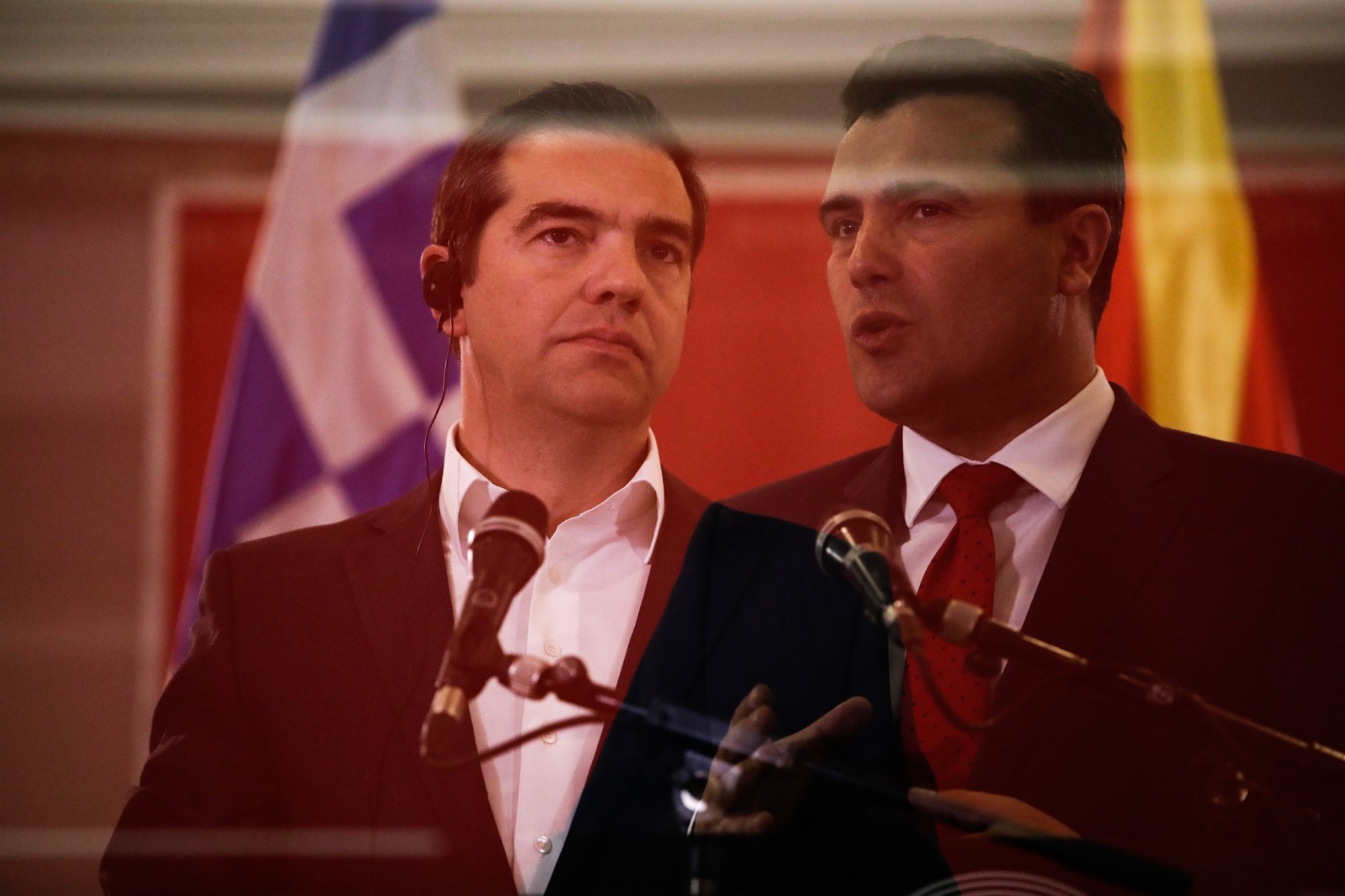 Συμφωνία των Πρεσπών: Υπήρχε «διαρκής θεσμική ενημέρωση» απαντά η πλευρά Τσίπρα στα περί «μυστικής διπλωματίας» της ΝΔ