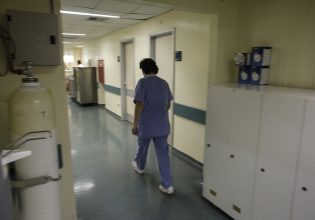 Βραυρώνα: Τι λέει ο γιατρός που εξέτασε τη γυναίκα και διαπίστωσε ότι μόλις είχε γεννήσει