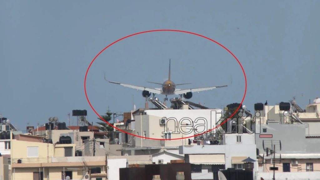 Κρήτη: Βίντεο που κόβει την ανάσα – Αεροπλάνα περνούν ξυστά από ταράτσες σπιτιών
