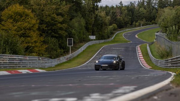Αντίστροφη μέτρηση για την ανανεωμένη Porsche 911