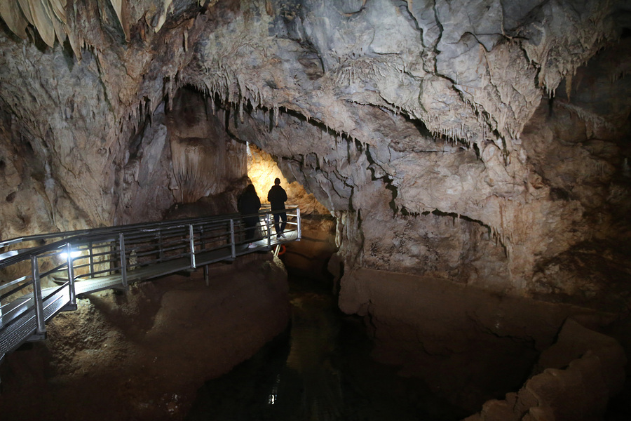 Καλάβρυτα: Σπήλαιο των Λιμνών, το εντυπωσιακό δημιούργημα της φύσης