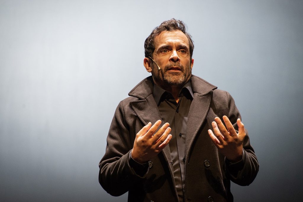 Ο Κωνσταντίνος Μαρκουλάκης και «Η αγαπημένη του κυρίου Λιν» στην Πειραιώς 260