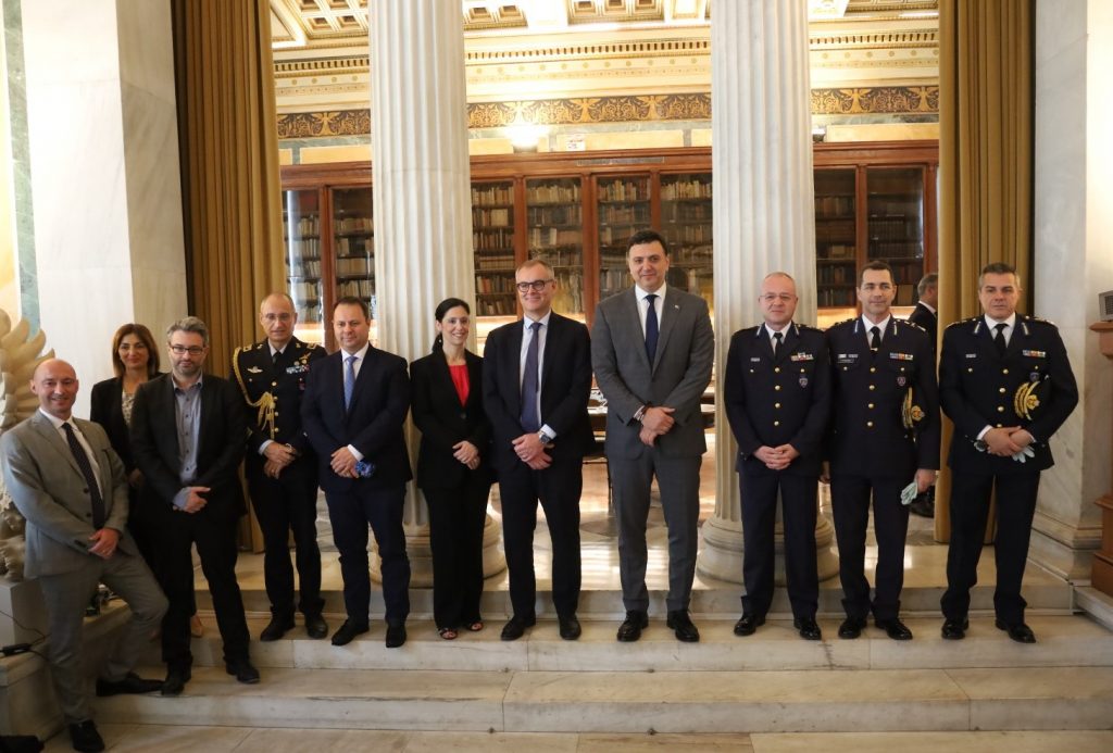 Βασίλης Κικίλιας: Τρία καινούργια ελικόπτερα ανήκουν πλέον στο Πυροσβεστικό Σώμα