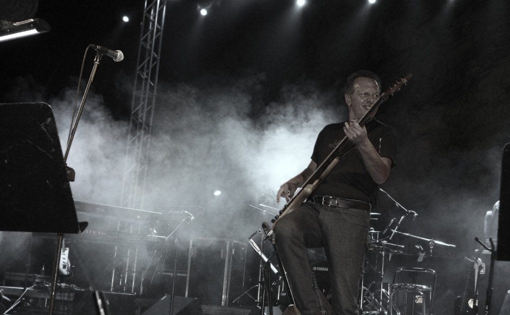 Ο Αντώνης Τουρκογιώργης ρόκαρε για τα λαϊκά παιδιά από άκρη σε άκρη