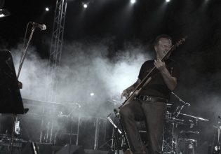 Ο Αντώνης Τουρκογιώργης ρόκαρε για τα λαϊκά παιδιά από άκρη σε άκρη