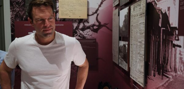 Κασσελάκης: Να σταθούμε αντάξιοι της ιστορίας του Μπελογιάννη και των αγωνιστών της δημοκρατίας