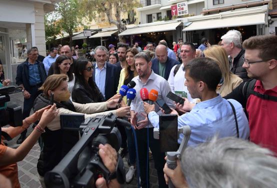 Ανδρουλάκης: Για τον Μητσοτάκη, δείκτης ευημερίας είναι ότι οι Έλληνες έκαναν Πάσχα στο χωριό τους