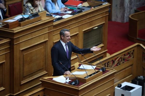 «Πυρά» Μητσοτάκη σε Ανδρουλάκη και Φάμελλο – Ο… «ροζ» ήλιος του ΠΑΣΟΚ