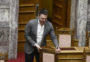 Ο Κασσελάκης πάει στη Βουλή για τη μάχη της ακρίβειας «για να στείλει τα κατάλληλα μηνύματα»
