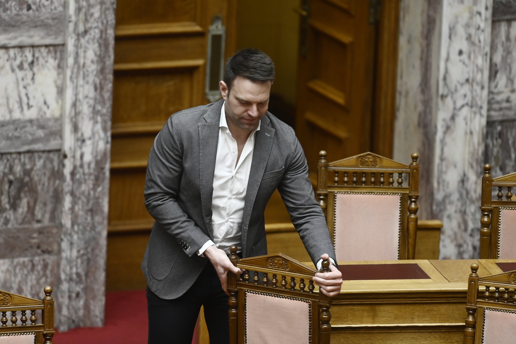 Ο Κασσελάκης πάει στη Βουλή για τη μάχη της ακρίβειας «για να στείλει τα κατάλληλα μηνύματα»