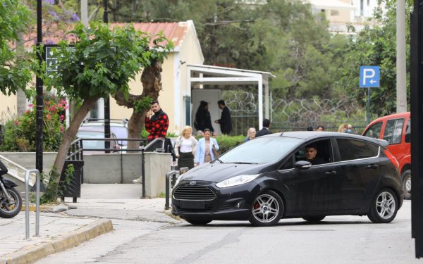 Γυναικοκτονία στο Μενίδι: Ποινική δίωξη για ανθρωποκτονία από πρόθεση στον δολοφόνο της 40χρονης