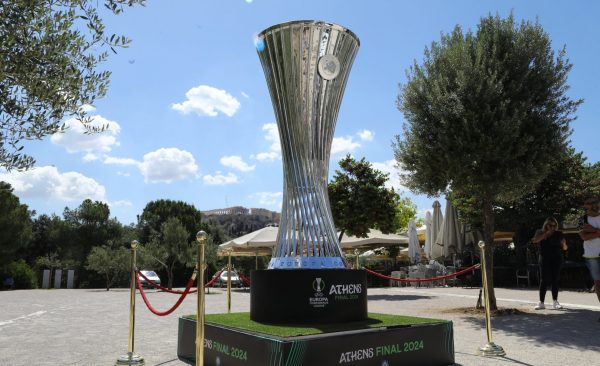 Δήμος Αθηναίων: Φεστιβάλ φιλάθλων για το Conference League και ένα γιγάντιο Κύπελλο ύψους 2.5 μέτρων