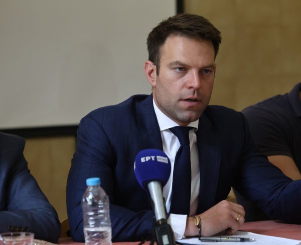 ΣΥΡΙΖΑ: Ο Μητσοτάκης διοριζόταν και ο Βορίδης κρατούσε τσεκούρια όταν ο Κασσελάκης ήταν στις ΗΠΑ