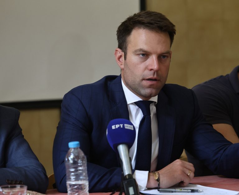 ΣΥΡΙΖΑ: Ο Μητσοτάκης διοριζόταν και ο Βορίδης κρατούσε τσεκούρια όταν ο Κασσελάκης ήταν στις ΗΠΑ