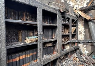 Λέσβος: Κάηκε ολοσχερώς η Λέσχη Αρίσβης – Στάχτη 120 χρόνια ιστορίας