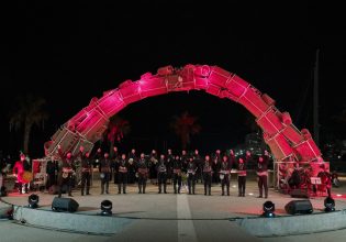 Ο Πειραιάς τίμησε τη μνήμη των Ελλήνων του Πόντου – Φωταγωγήθηκε το «Πυρρίχιο Πέταγμα»