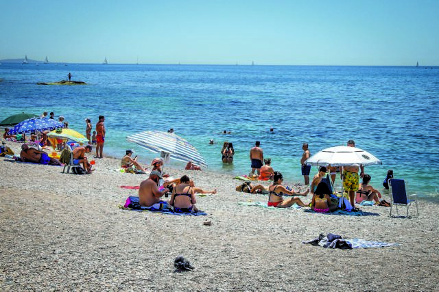 Μάιος και στις παραλίες… δεν πέφτει καρφίτσα – Έρχεται το θερμότερο καλοκαίρι των τελευταίων ετών