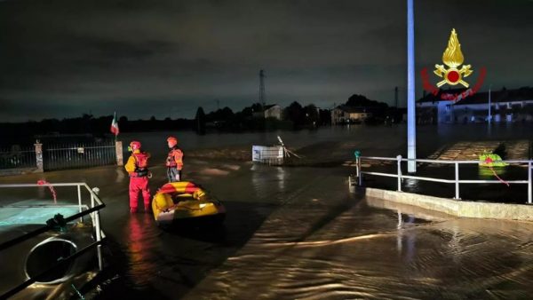Σφοδρή κακοκαιρία στην Ιταλία – Ανέσυραν πτώμα άνδρα στη Βερόνα – Πλημμύρες και στο Βένετο