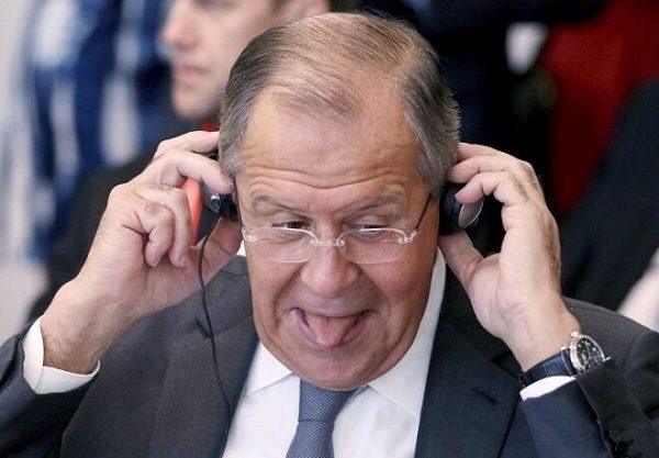 «Έσκασε» στα γέλια ο Λαβρόφ με τη δήλωση Μακρόν για πιθανή αποστολή δυτικών δυνάμεων στην Ουκρανία (video)