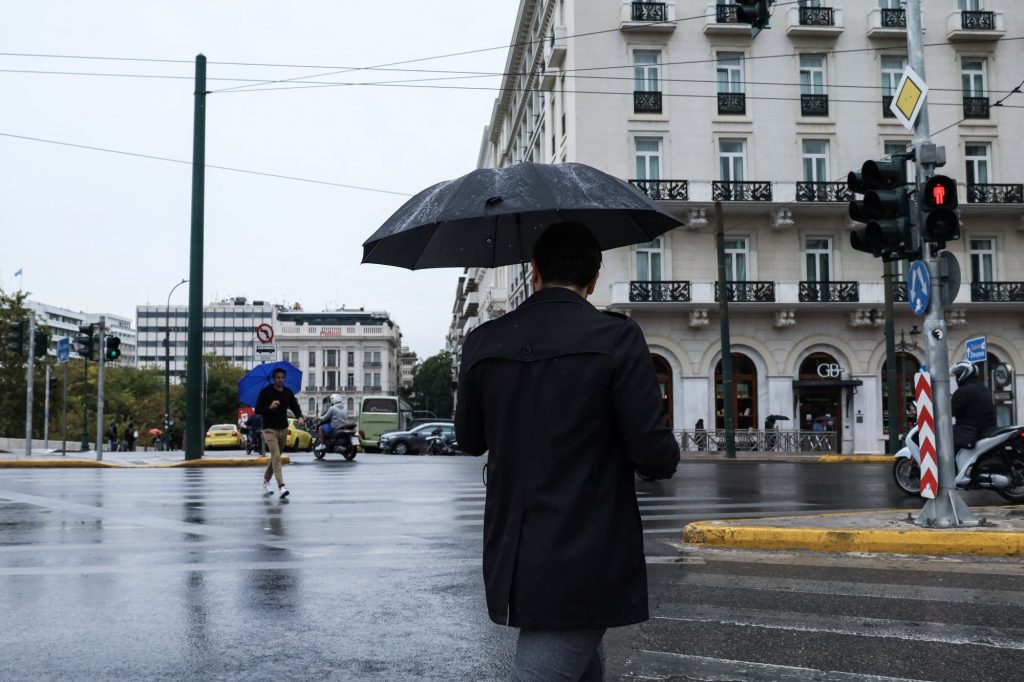 Καιρός σήμερα: Βροχές με υψηλές θερμοκρασίες την Κυριακή του Πάσχα