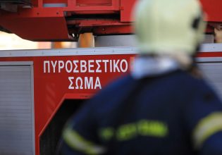 Φωτιά σε διαμέρισμα στου Ζωγράφου – Απεγκλωβίστηκαν δύο άτομα