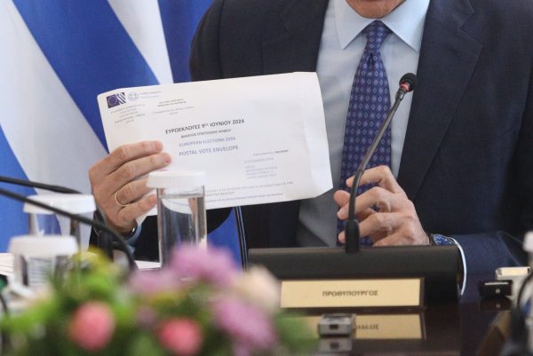 «Ταμείο» της επιστολικής κάνουν στο Μαξίμου