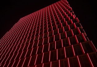 Στους ρυθμούς του μεγάλου τελικού και ο Πύργος του Πειραιά