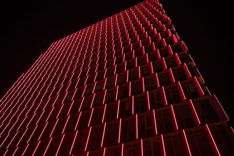 Στους ρυθμούς του μεγάλου τελικού και ο Πύργος του Πειραιά