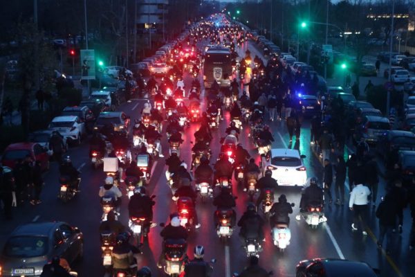 Οι οπαδοί του ΠΑΟΚ σπάνε το απαγορευτικό της ΕΛ.ΑΣ: Συγκέντρωση στην Καμάρα και γιγαντοοθόνη στην Τούμπα (Pic)