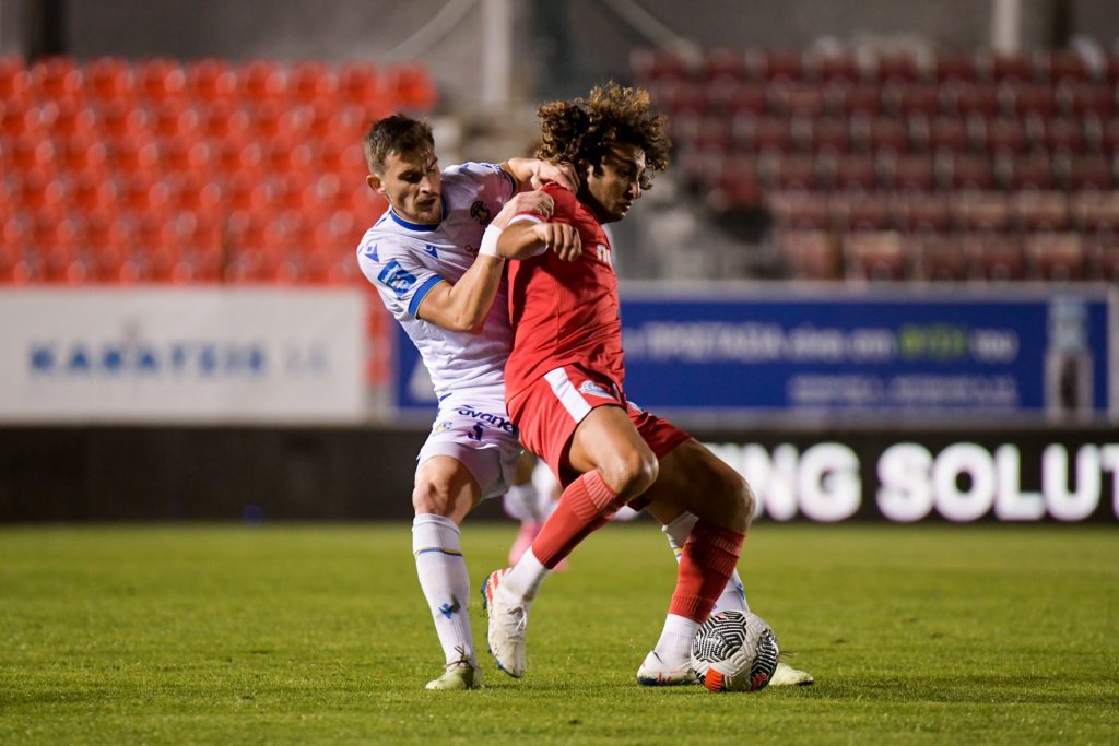 Παρελθόν από τον Πανσερραϊκό ο Ουάρντα