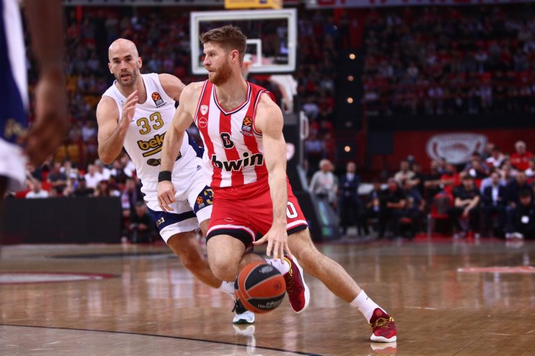 Οι 12άδες Ολυμπιακού και Φενερμπαχτσέ για τον μικρό τελικό