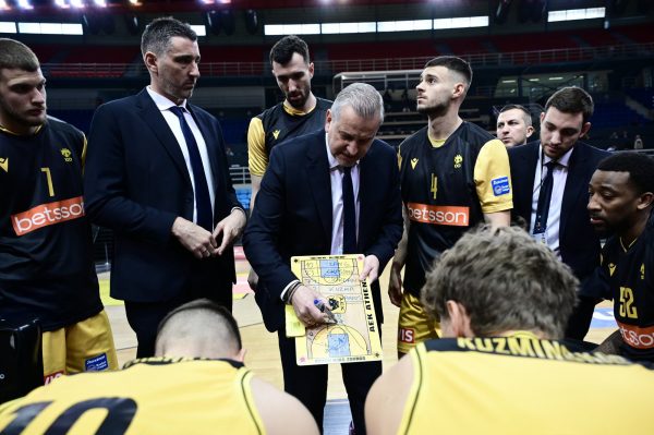 Ζούρος: «Τα πράγματα δεν είναι καλά στην ΑΕΚ, κάποιοι παίκτες έχουν αποχωρήσει»