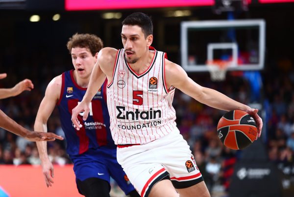 Ολυμπιακός: Με Λαρεντζάκη η 12άδα για το Game 5 – Εκτός οι Μπραζντέικις και Σίκμα