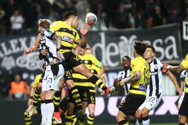 Μέρες του 1976 και τα δύο τρόπαια